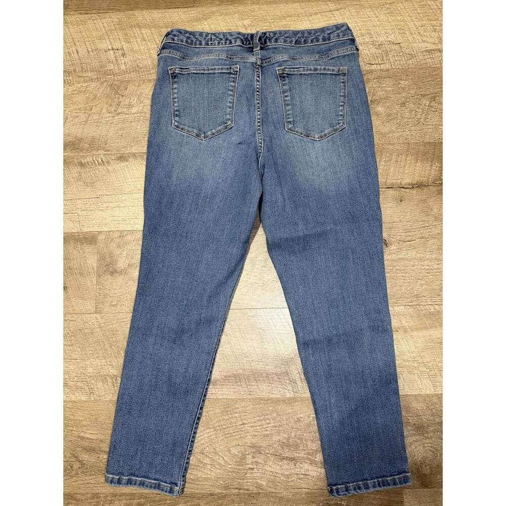 Nine West Women's Gramercy Crop Jean - Picture 3 of 12